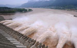 三峡加大泄洪力度 迎建库以来最大洪峰