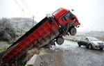 湘黔桂三省遭冻雨袭击 逾5万人半途滞留